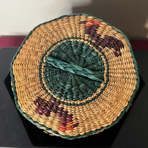 Vintage Handwoven Straw Multicolor Nootka Inspired Style Small Basket with Lid - Picture 3 of 10